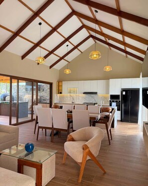 Dining - HOP PARADISE · Modern Luxury Near the Beach (Chincha)