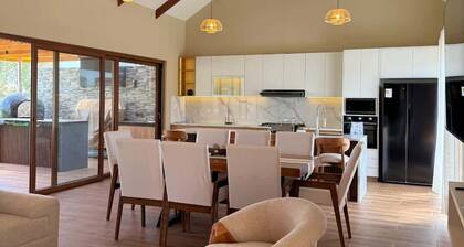 HOP PARADISE · Modern Luxury Near the Beach