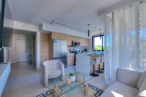 Smart TV - Cozy and Bright 2BR Apt at Torres del Mar (Jacó, Torres del Mar)