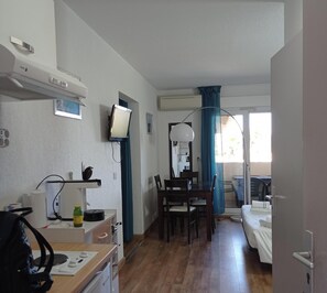 2 bedrooms, travel cot, bed sheets - Studio near Saint Florent (haute Corse) (Saint-Florent)
