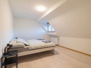 1 bedroom, desk, iron/ironing board, travel cot - Thun Center Apartment Close to Lake and Shops (Thun)