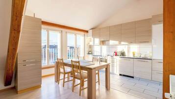 Réfrigérateur, four, cafetiÚre/bouilloire