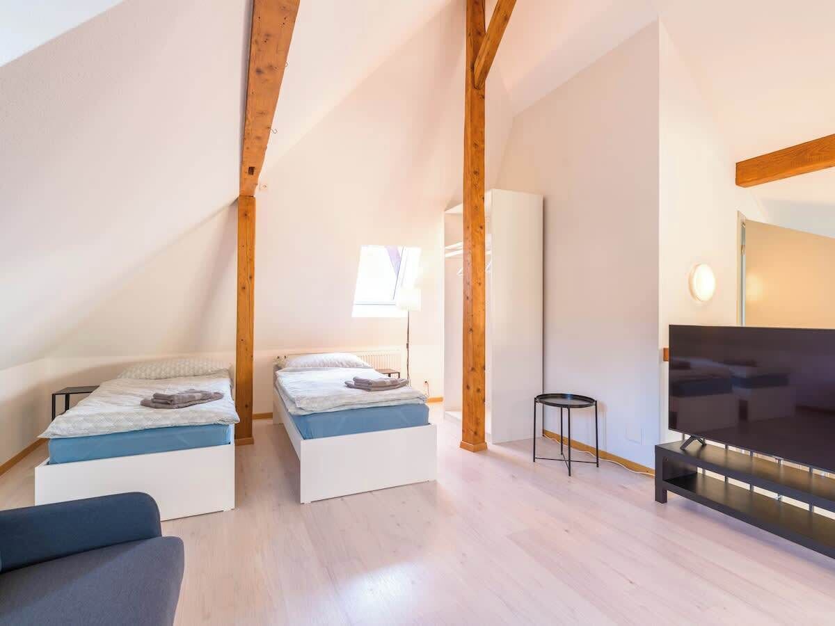 Fer et planche à repasser, lit parapluie, Wi-Fi, draps fournis