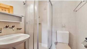 Shower, hair dryer, towels, shampoo