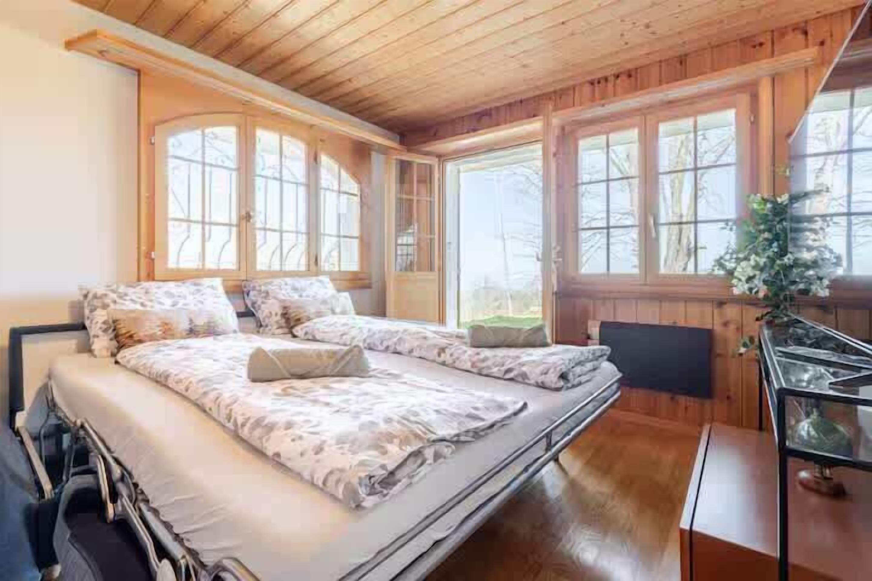 Bügeleisen/Bügelbrett, Reisekinderbett, WLAN, Bettwäsche