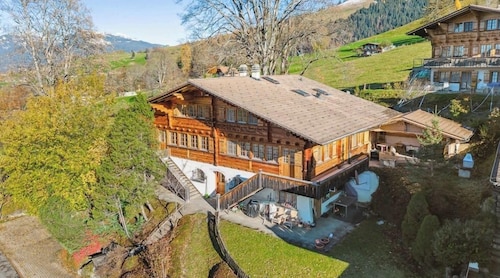 Alpine Garden Retreat | Panoramic Mountain Views