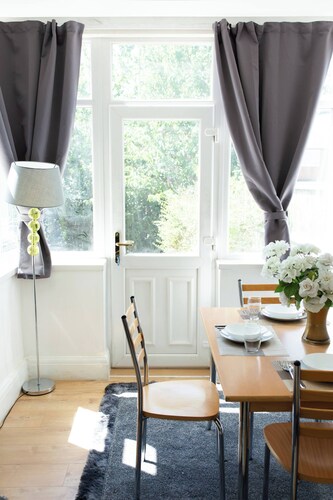 Cozy 3 Bedroom Home in Leeds, Perfect for Families and Groups