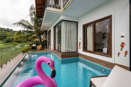 Chic 4bhk w Pool Field View Villa Marigold