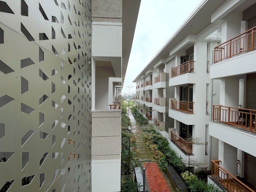 peaceful studio apartments near beach