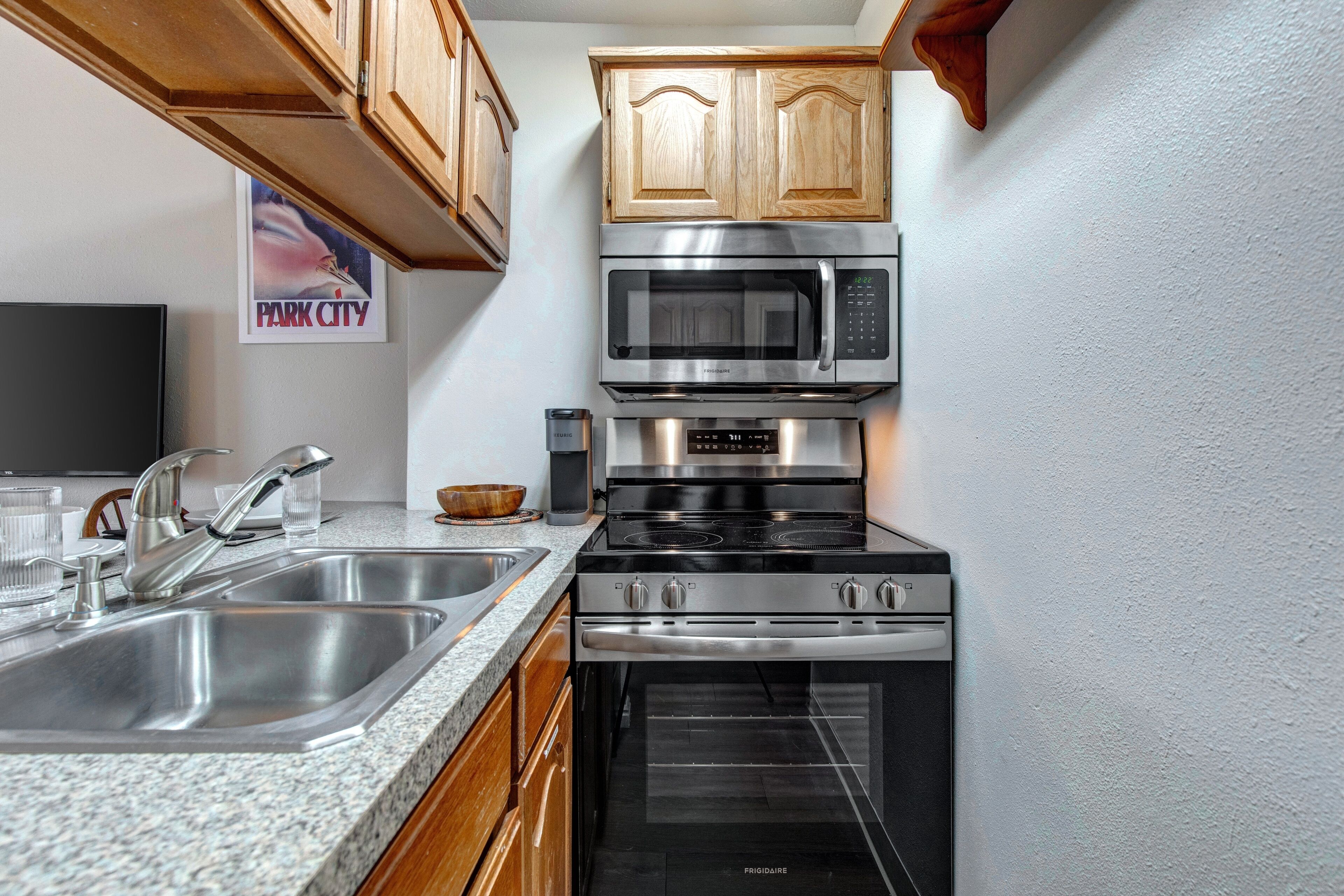Condo, 1 Bedroom | Private kitchen