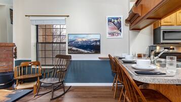 Condo, 1 Bedroom | Dining