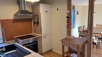 Réfrigérateur, four, plaque de cuisson, lave-vaisselle