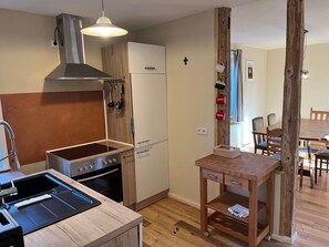 Kühlschrank, Ofen, Herdplatte, Geschirrspüler