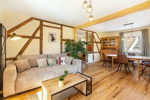 TV - Holiday Apartment Am Bertenberg – Keßler – Natural Comfort in a Rural Setting (Diemelsee)