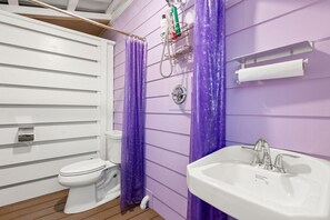 Monolocale | Bagno | Set di cortesia gratuito, asciugacapelli, asciugamani, carta igienica