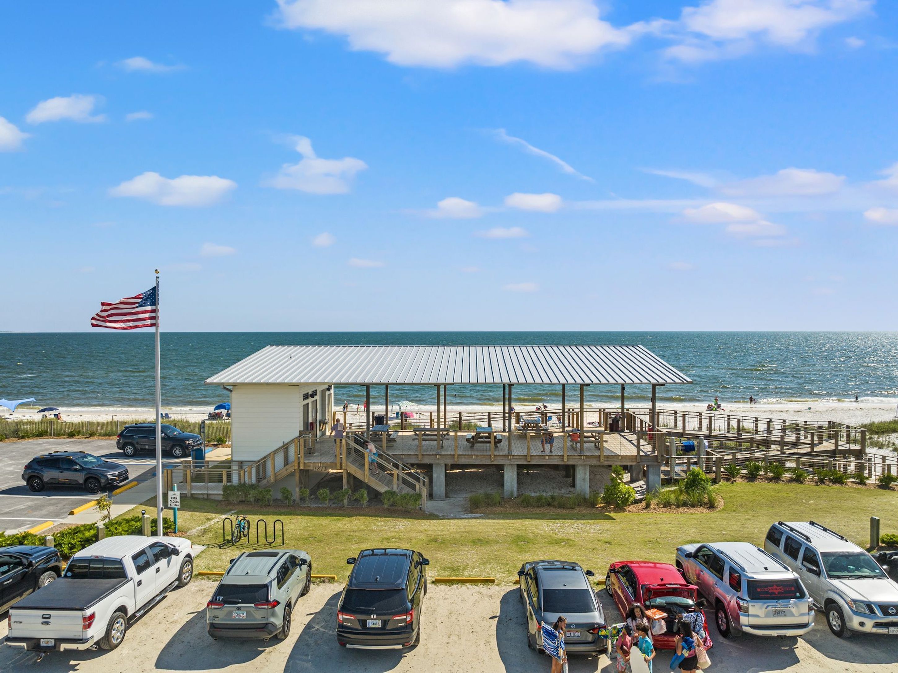 In Strandnähe, weißer Sandstrand