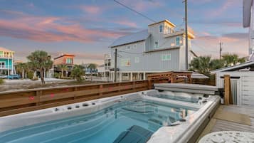 Studio | Outdoor spa tub