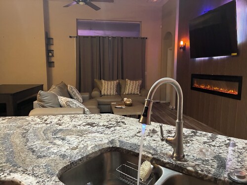 Oakleaf Retreat! Spacious 4-bedroom house with AC in lovely Orange Park