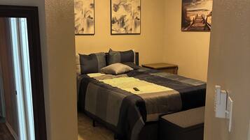 4 bedrooms, desk, iron/ironing board, WiFi