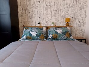 2 makuuhuonetta, silitysrauta/-lauta, vauvan matkasänky, ilmainen Wi-Fi