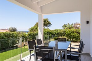 Outdoor dining - Villa Marina by Escape Home (Santo Tomas)