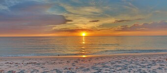 Island House Beach Resort Villa 14