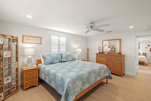 Tabla de planchar con plancha, wifi y ropa de cama 