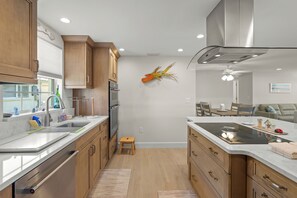 Fridge, microwave, oven, stovetop - Island House Beach Resort Villa 14 (Sarasota)