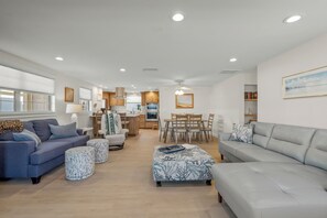 Smart-TV, Tischfußball, Tischtennisplatte