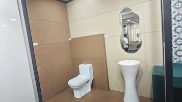 Deluxe Double Room | Bathroom