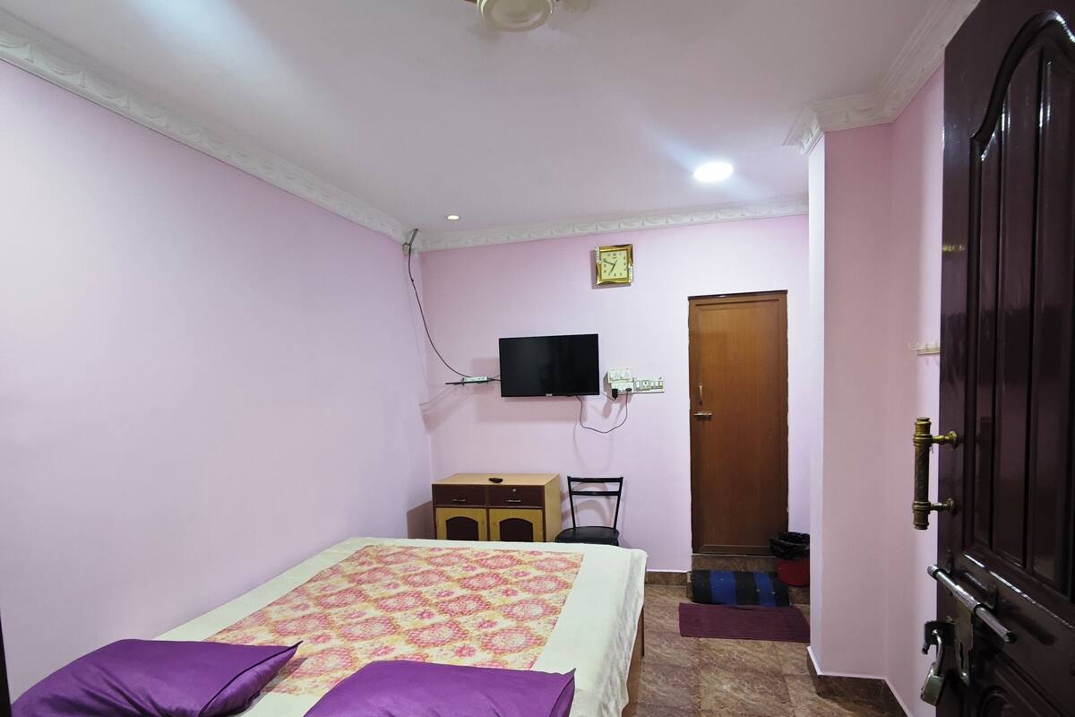 Basic Double Room, No Housekeeping