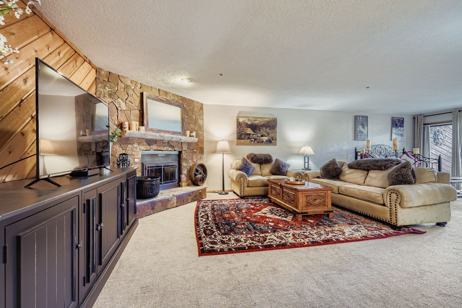 TV, fireplace, DVD player