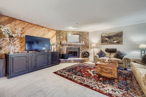 TV, fireplace, DVD player - Cimarron #205 - Close to Town and Slopes with Hot Tub Access (Breckenridge)