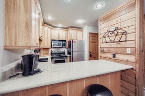 Fridge, microwave, oven, stovetop - Cimarron #205 - Close to Town and Slopes with Hot Tub Access (Breckenridge)