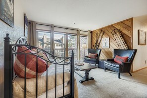 Iron/ironing board, WiFi, bed sheets - Cimarron #205 - Close to Town and Slopes with Hot Tub Access (Breckenridge)