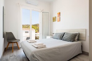 3 bedrooms, in-room safe, iron/ironing board, free WiFi