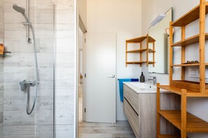 Shower, hair dryer, towels - Villa Amarres by Escape Home (Ses Salines)