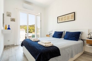 3 bedrooms, in-room safe, iron/ironing board, free WiFi