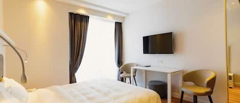 Standard Studio, Beach View | Living area