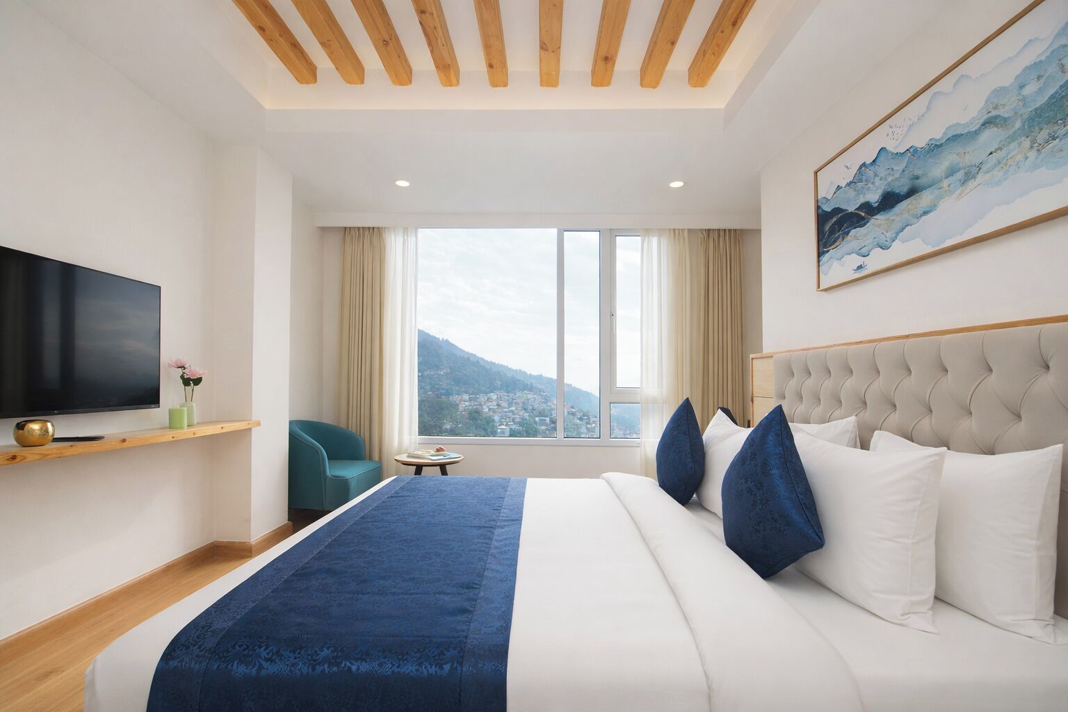 Premium Room | In-room safe, blackout drapes, soundproofing, iron/ironing board