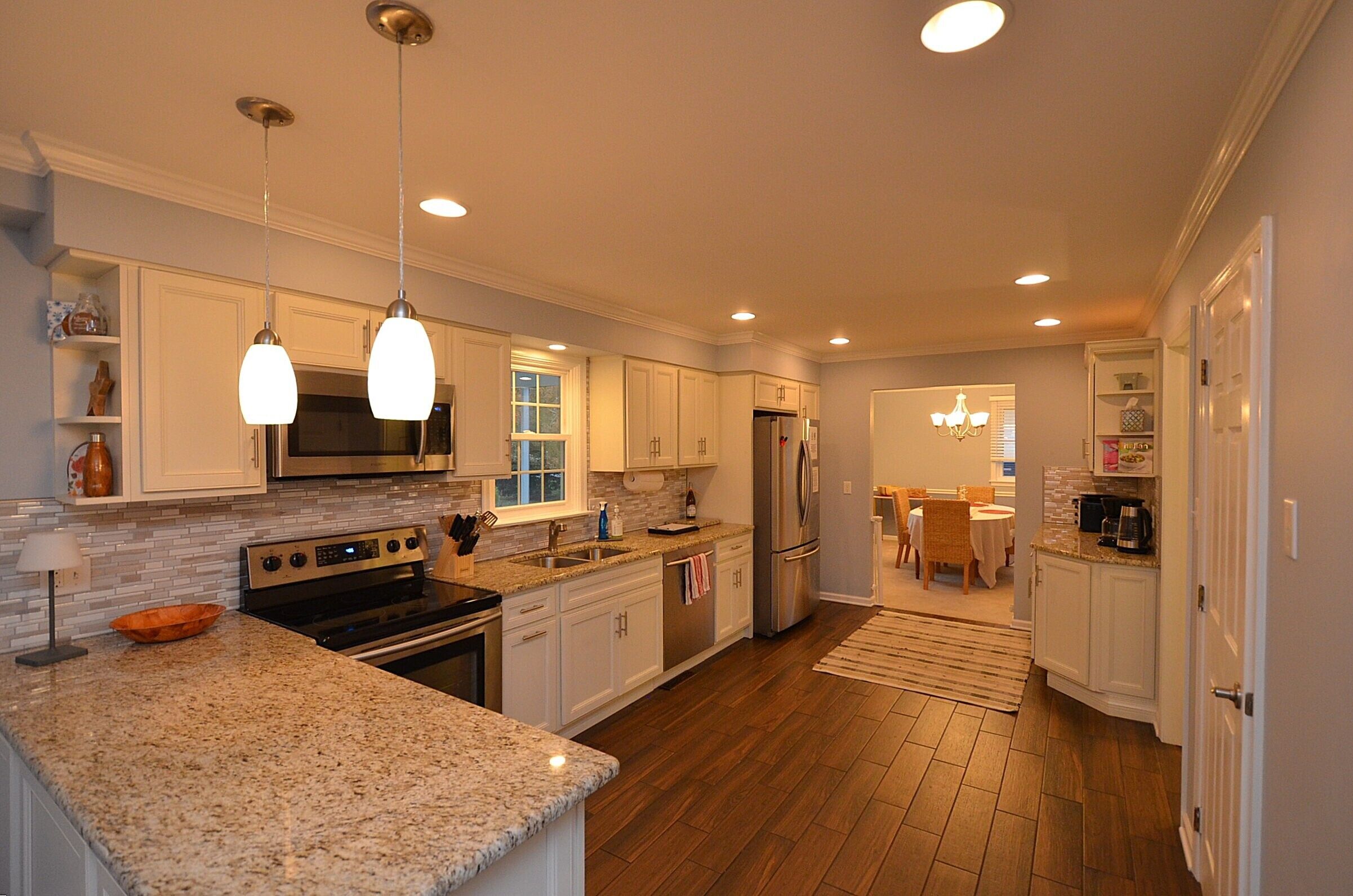 Køleskab, mikrobølgeovn, ovn, kogeplade