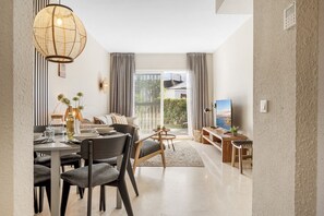 Smart TV - Riviera del Sol | Calahonda Apt Terrace & Bbq (Mijas)