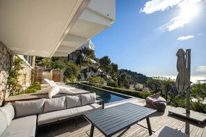 Outdoor dining - VILLEFRANCHE SUR MER - CONTEMPORARY 5-BEDROOM VILLA (Villefranche-sur-Mer)