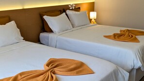 Quadruple Room | Desk, free WiFi - Casa Jardim di Sol (Praia)