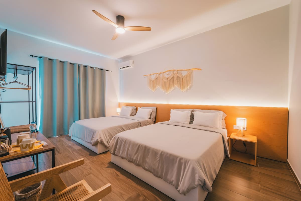 Habitación cuádruple | Escritorio y wifi gratis