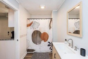 Bathroom - The Beautiful Jenkins Getaway (Columbus)