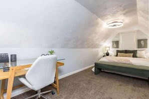 Room - The Beautiful Jenkins Getaway (Columbus)