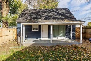 Exterior - The Beautiful Jenkins Getaway (Columbus)