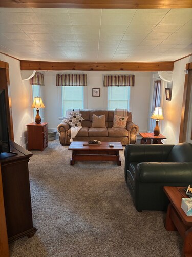 The Minor House - A Cozy Stay in Shullsburg