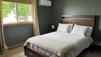 2 bedrooms, travel crib, free WiFi, bed sheets